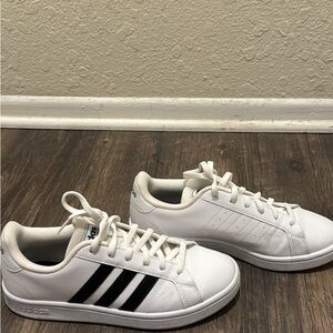 Women’s Adidas Court